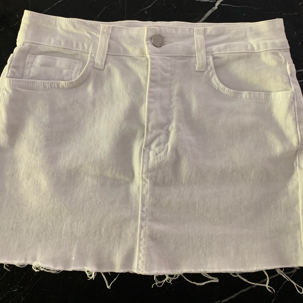 🔴 NWOT white denim cutoff mini